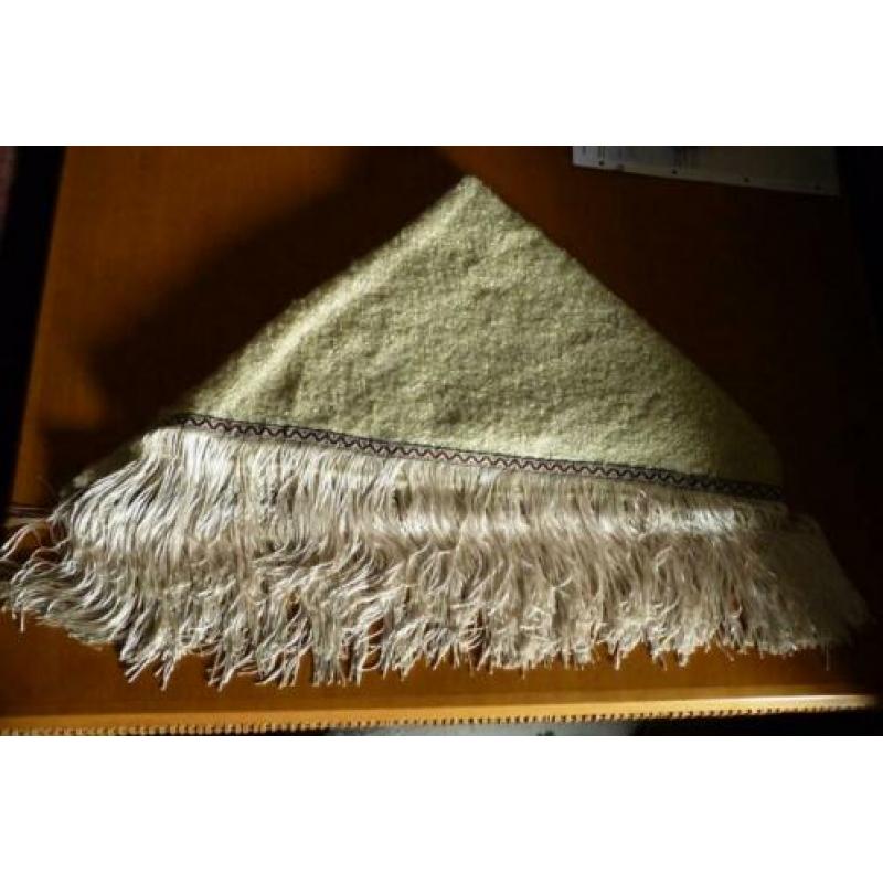 Omslagdoek. Driekante doek met franje voor schouders/heupen