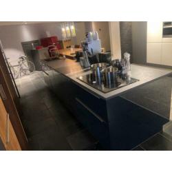 Nolte hoogglans / fineer keuken met barblad