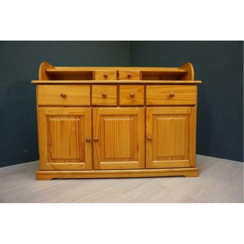 Leuk grenen dressoir met schappen, laden en deuren