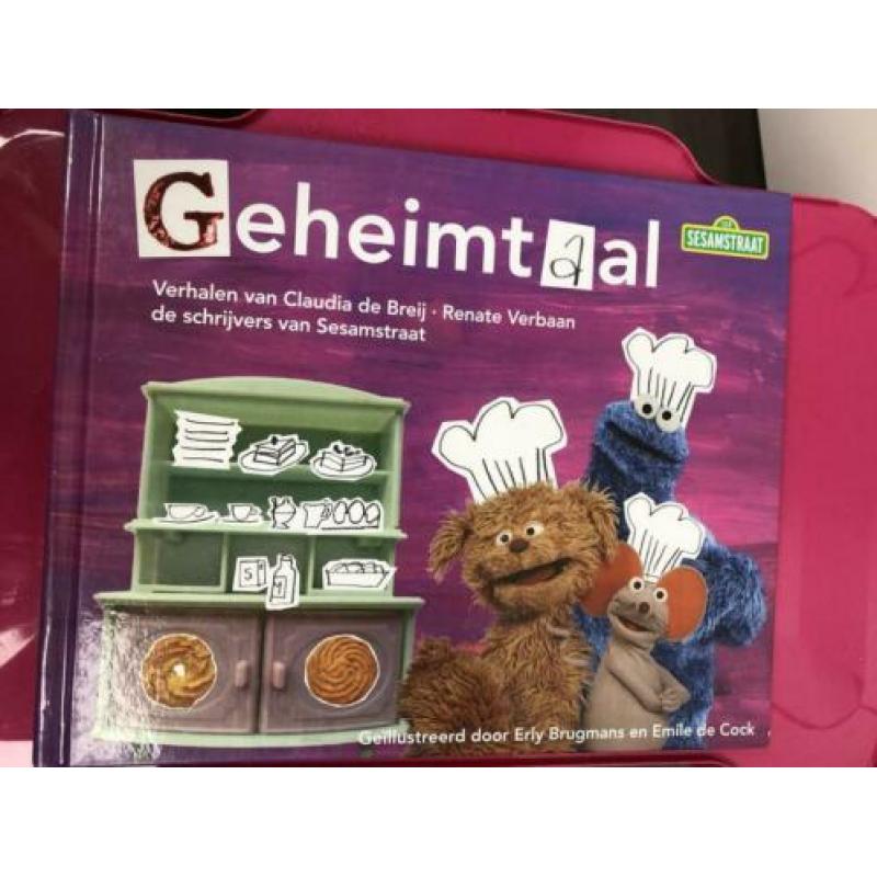 2 voorleesboeken van Sesamstraat