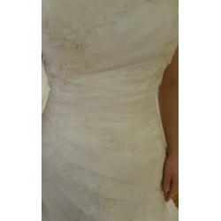Trouwjurk merk: amelie kleur: gebroken wit maat 38 t/m 42