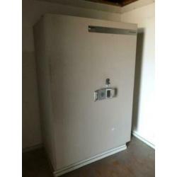 Brandkast safe kluis Lampertz S 120 DIS 120x83x195cm
