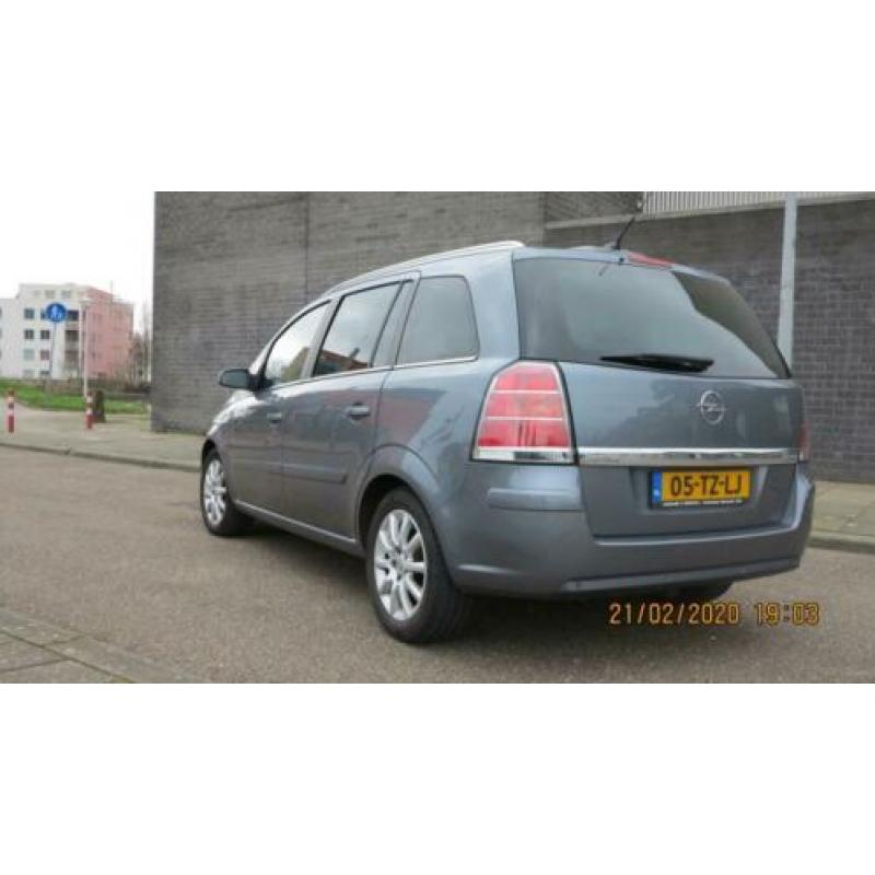 Opel Zafira 2.2 2007 Grijs