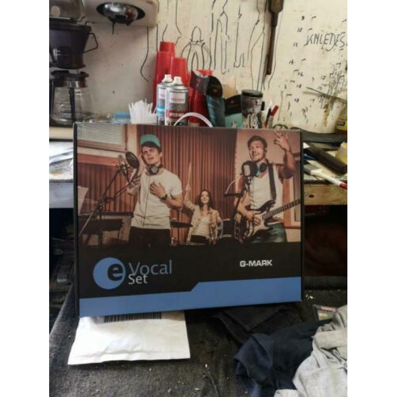 2 sets In Ear monitors beide 500 Frequentie