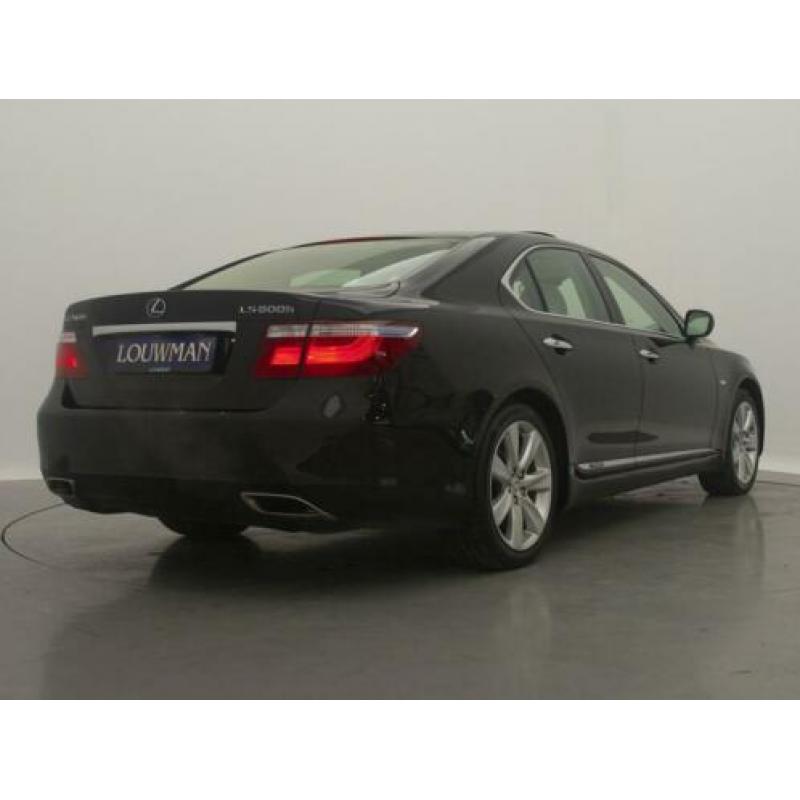 Lexus LS 600h President | Mark Levinson | Rear Entertainment