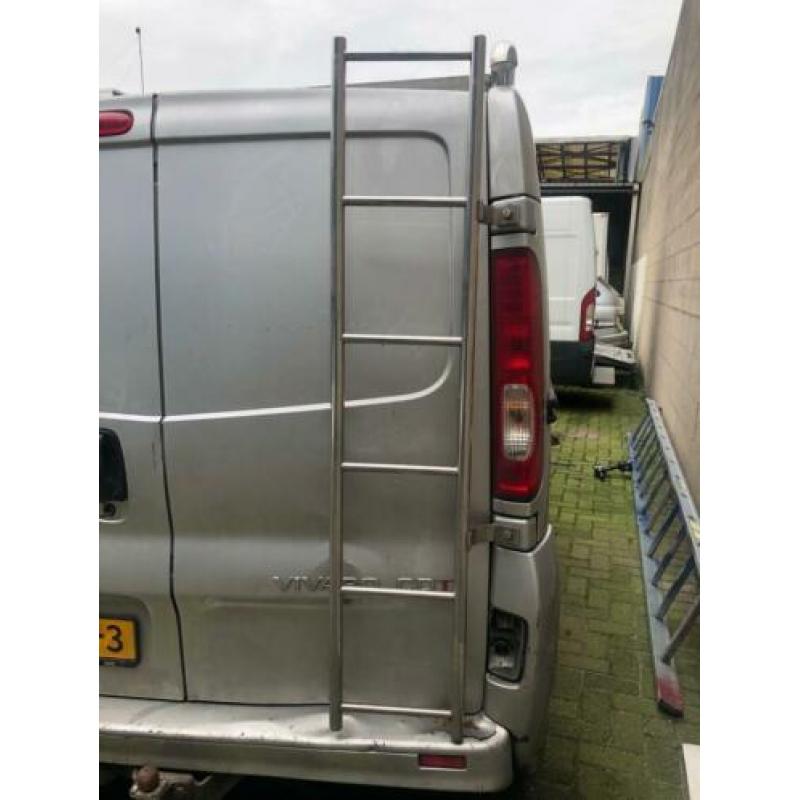 Rvs imperiaal en trap voor opel vivaro renault trafic en ni