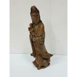Staande spekstenen Guanyin met kind