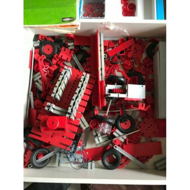 PArtij fisher technik 2 dozen en een la vol + boekjes Motor