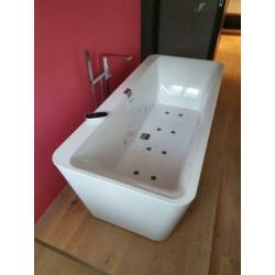Villeroy & Boch ligbad hydrojets en verlichting