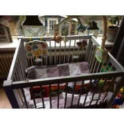 Box Zilver met matras,boxkleden,muziekmobiel en boxspeelgoed