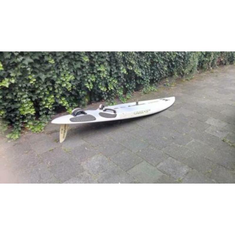 2 surfboards inclusief zeilen giek en mast