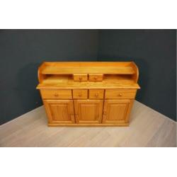 Leuk grenen dressoir met schappen, laden en deuren
