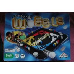 BORDSPEL WOBBLE ROLL THE HOLE ! VOOR 2 tot4spelers 3.95euro