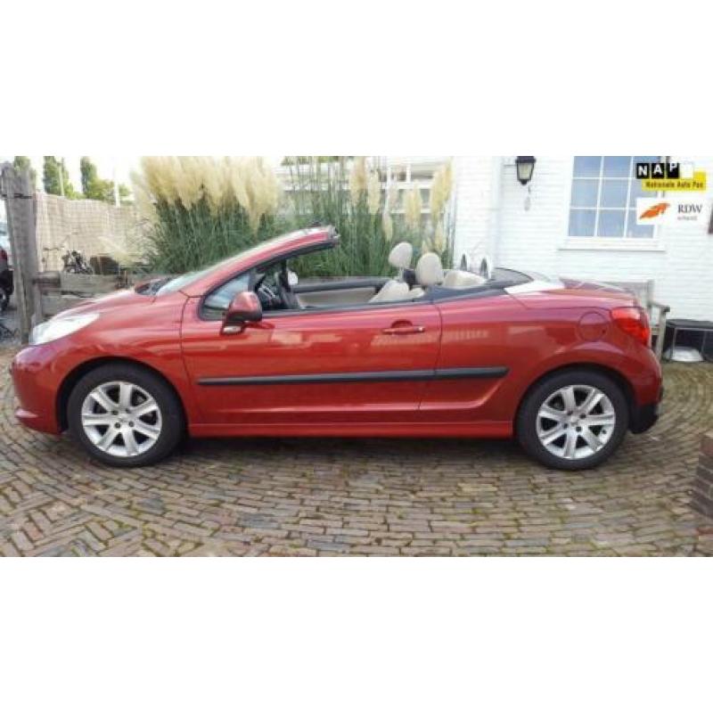 Peugeot 207 CC 1.6 HDiF supergave cabrio met leder,trekhaak