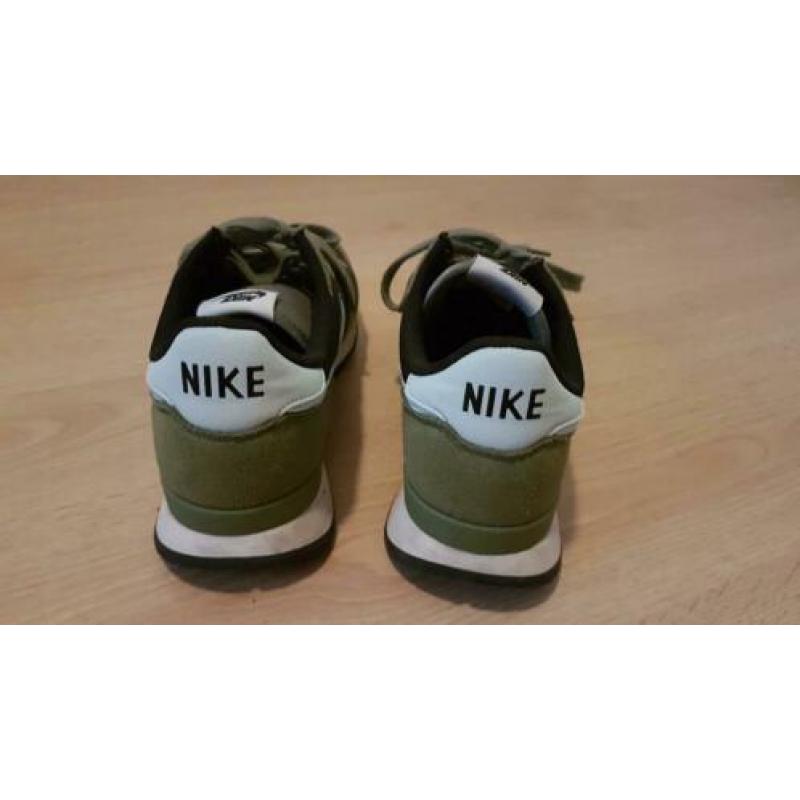 VERKOCHTNike sportschoenen groen met zwart maat 41