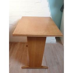 Tafeltje bijzettafeltje hout strak model jaren 50 Vintage