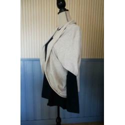 elegant beige vestje van stevige gebreide tricot - one size