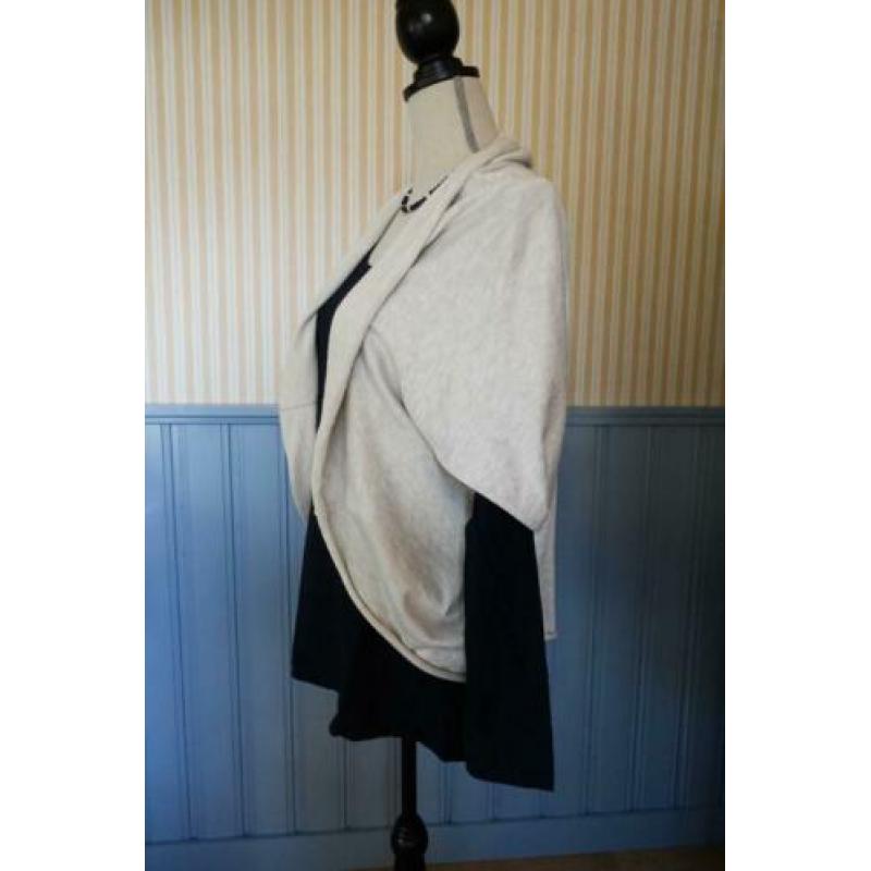 elegant beige vestje van stevige gebreide tricot - one size