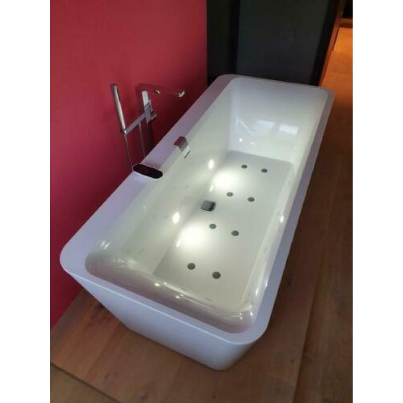 Villeroy & Boch ligbad hydrojets en verlichting