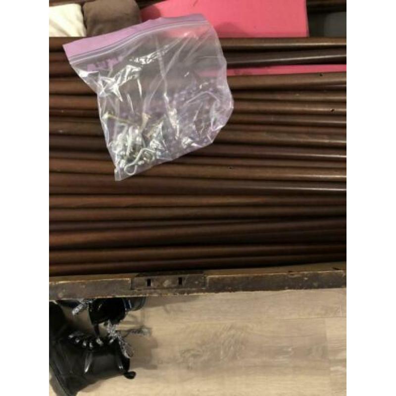 Ronde houten donker bruine babybox