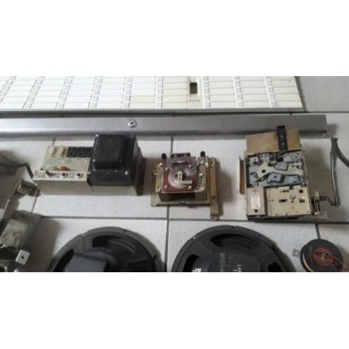 diverse onderdelen voor een jukebox (rowe) ami