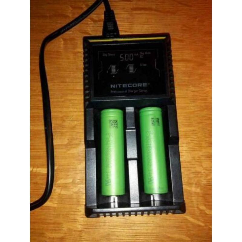 Nitecore D2 Professional Lader & 2x sony 18650 VTC6 batterij