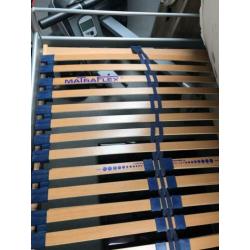 Eenpersoons bed zonder matras