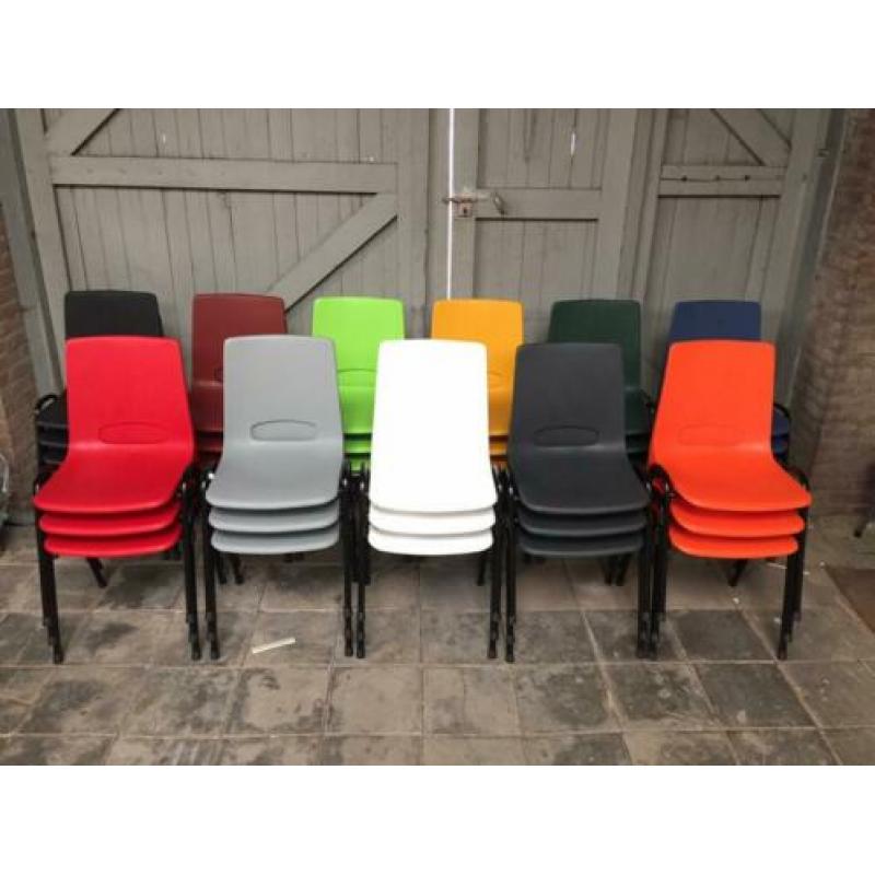 Nergens goedkoper: Kantinestoelen stapelstoelen kuipstoelen