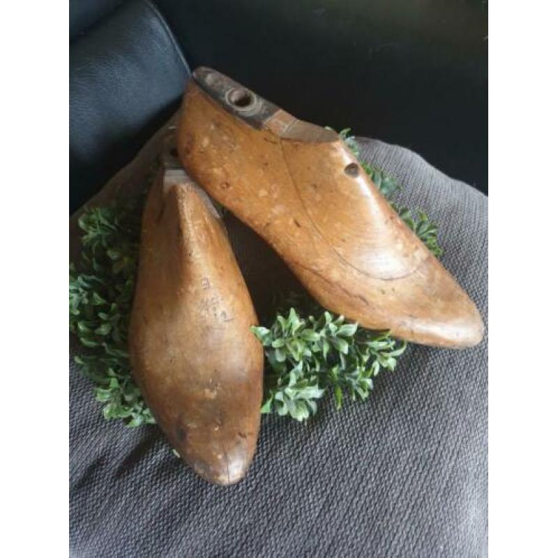 antieke schoen mal 1 dames en 1 heren schoen