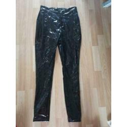PVC (latexlook) High Waist zwarte broek mt M NIEUW