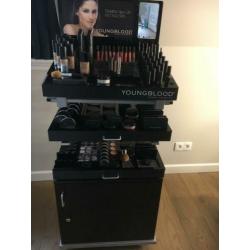 Youngblood make-up met meubel