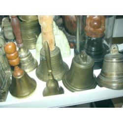 7 oude tafelbellen bronze en koper
