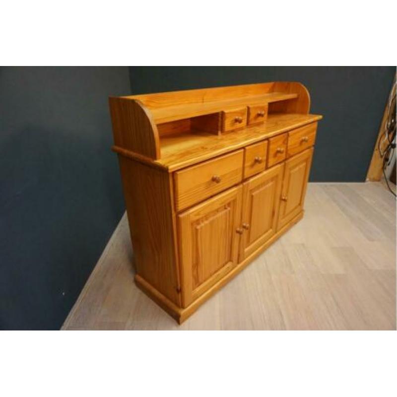 Leuk grenen dressoir met schappen, laden en deuren