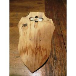 gewei reebok op houten schild