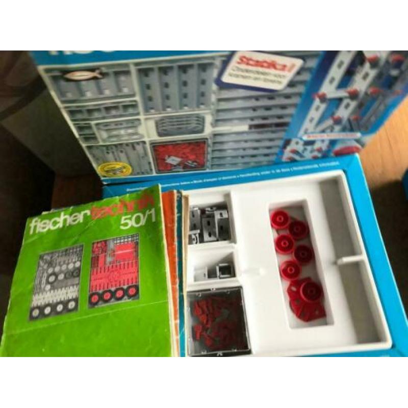 PArtij fisher technik 2 dozen en een la vol + boekjes Motor