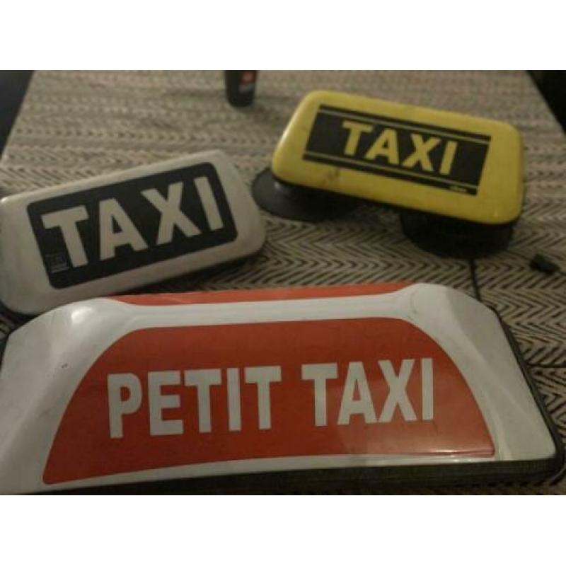 3 vrij nieuwe taxi borden