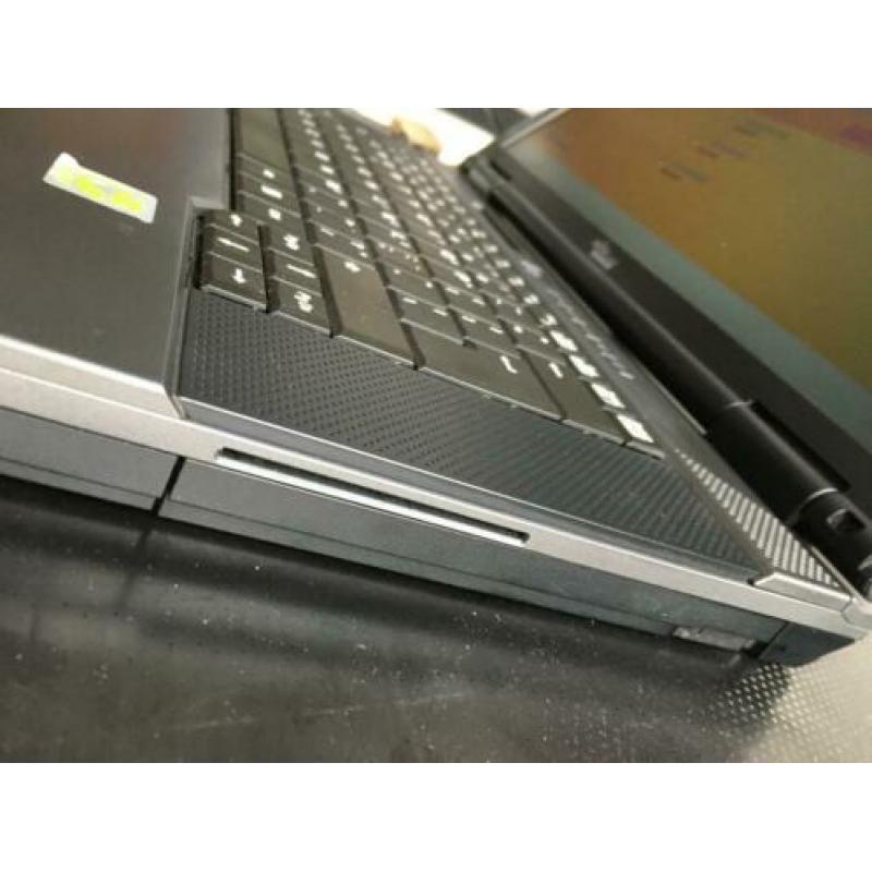 Fujitsu Siemens d9510 4 GB DDR3 (max 8GB) Windows 7 of 10