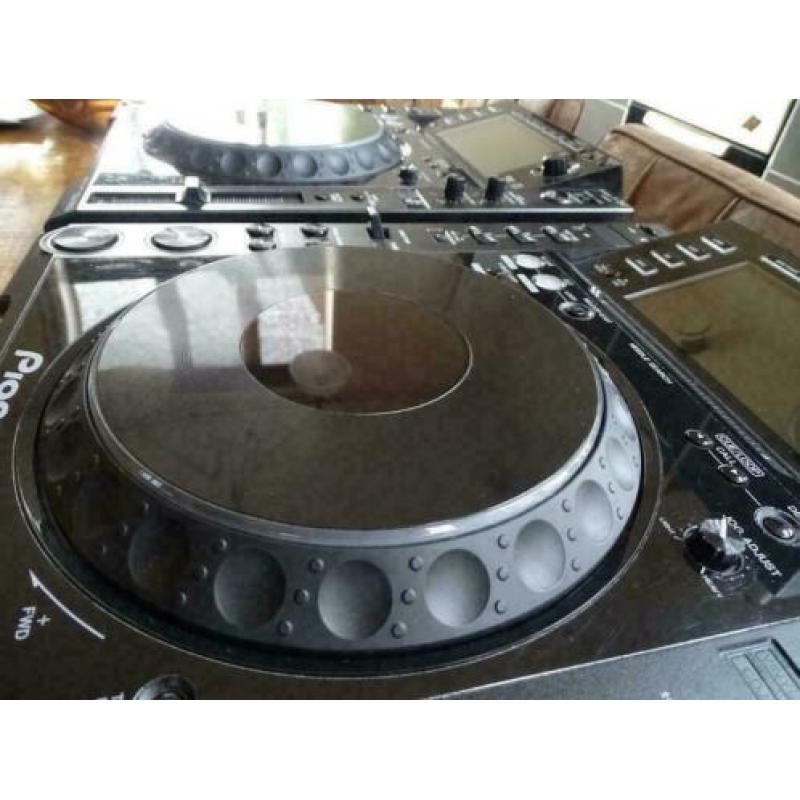 2x CDJ2000s CDJ2000 CDJ 2000 draaitafels PIONEER MINT CONDIT