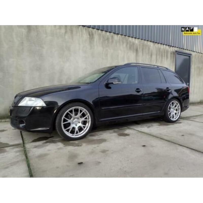 Skoda Octavia Combi 2.0 TFSI RS Navigatie, airco, LMV