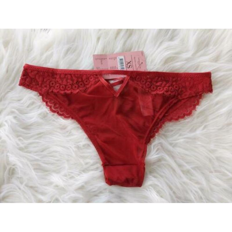 Sexy rode slip van Hunkemoller maat XS