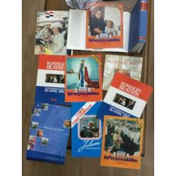 Boeken, foto kaarten etc Koningshuis (oa Juliana, Bernhard)