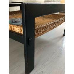 Vintage, jaren 70 salontafel met rieten mand