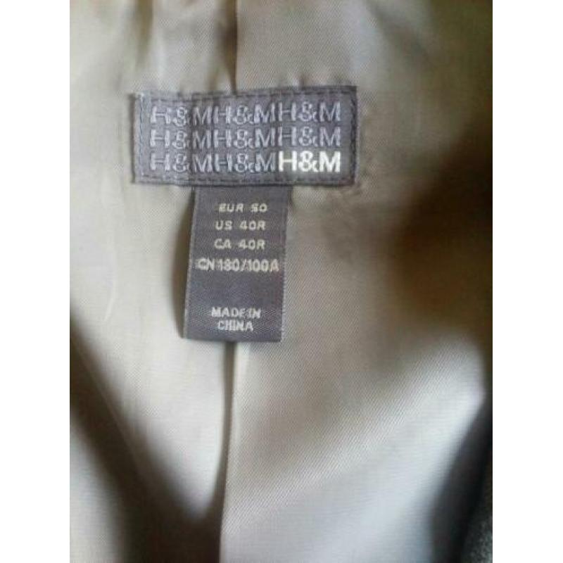 Colbertje. Merk H&M. Maat 50, kleur beige.