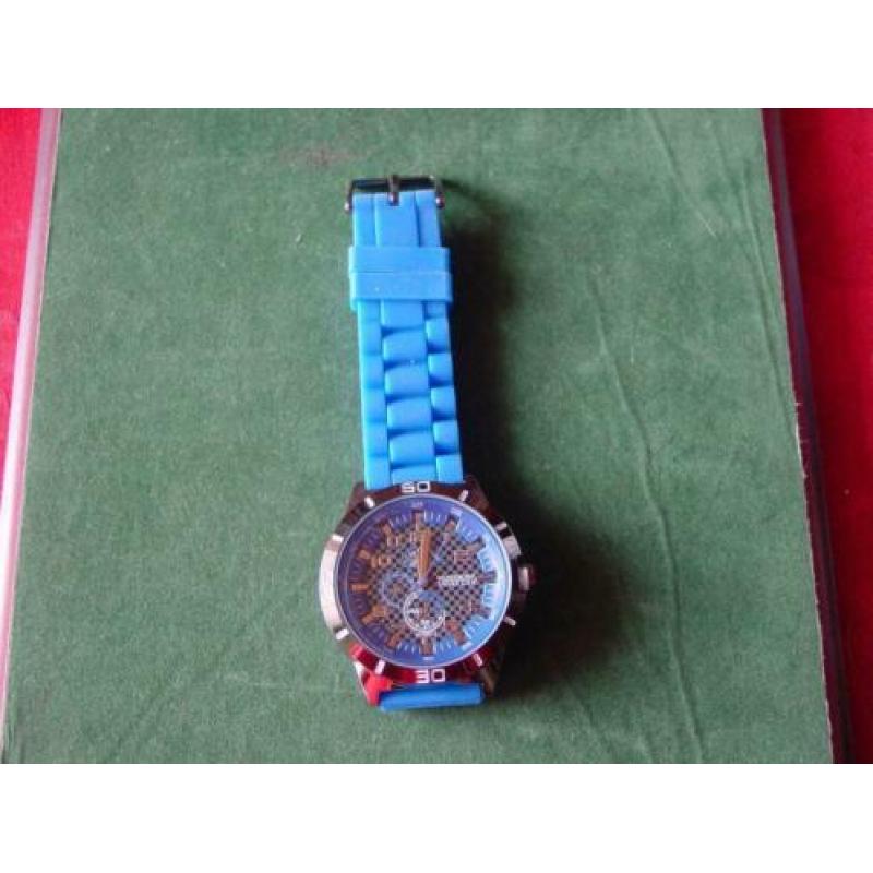 Horloges, dames of jeugd blauw + herenhorloge.