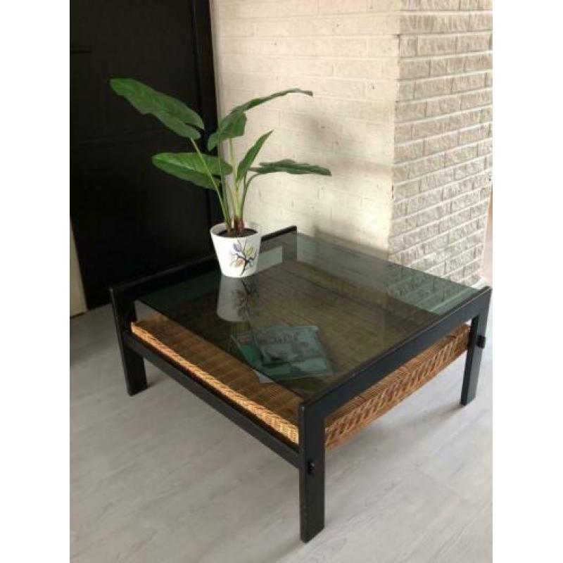 Vintage, jaren 70 salontafel met rieten mand