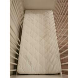 Ledikant met een goed matras te koop