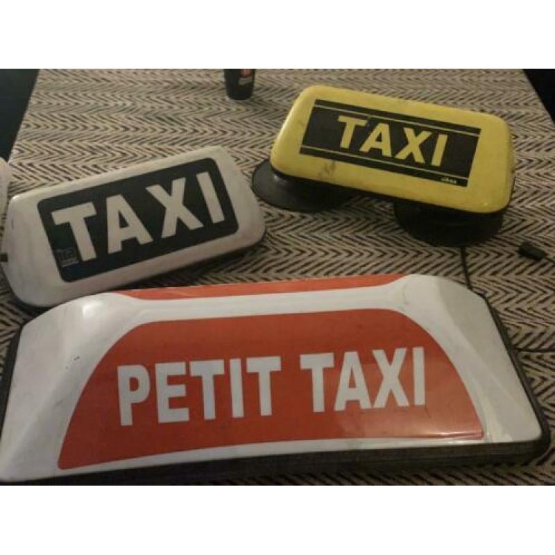 3 vrij nieuwe taxi borden