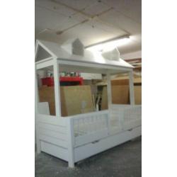 Strandhuisbed met kast
