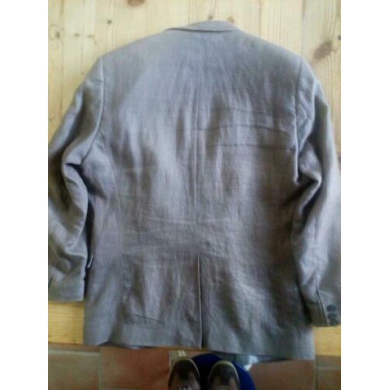 Colbertje. Merk H&M. Maat 50, kleur beige.