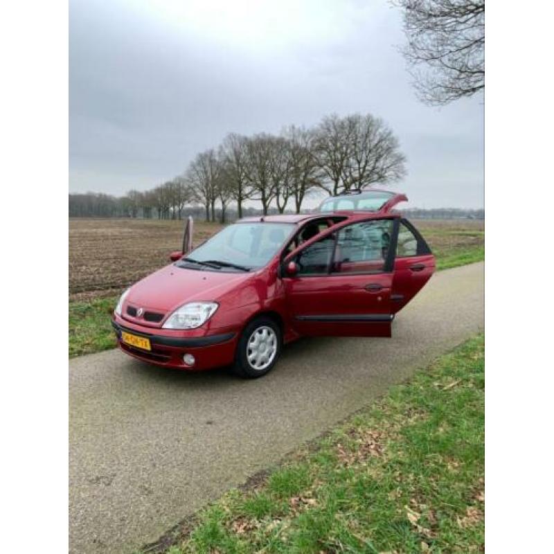 Renault Megane Scenic 1.6 16V Expr 2001 Rood